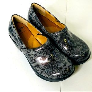 Nurse Mates Shoes 8 1/2M Gray Bryar Pillowtop Paisley Floral Clogs 8.5